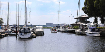 Watersportvereniging gebouw en jachthaven