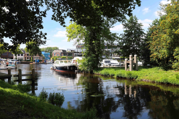 Doorkijkje naar ligplaats boten